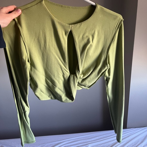 Garage Green twisted keyhole cropped long sleeve - Picture 6 of 7